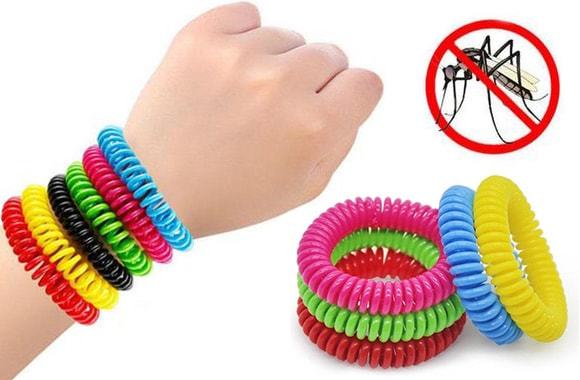 Combattre les moustiques avec des bracelets